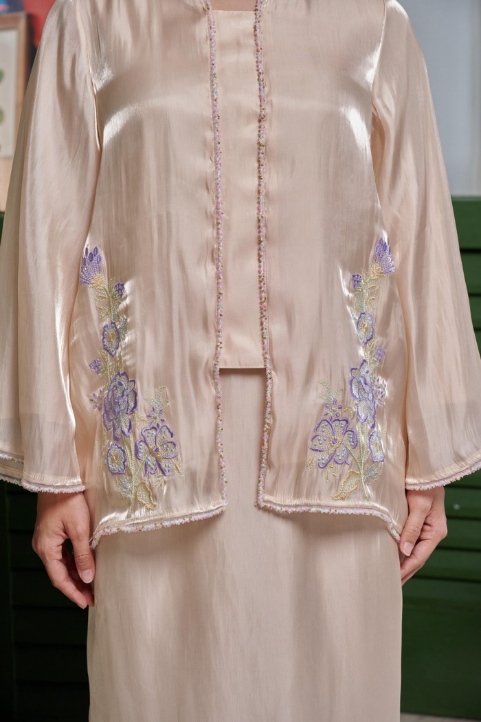 Simpul Rapi | Stylish Blouse | Scarves | Traditional Design in Modern ...