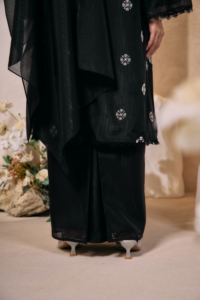 Inara in Raven Black