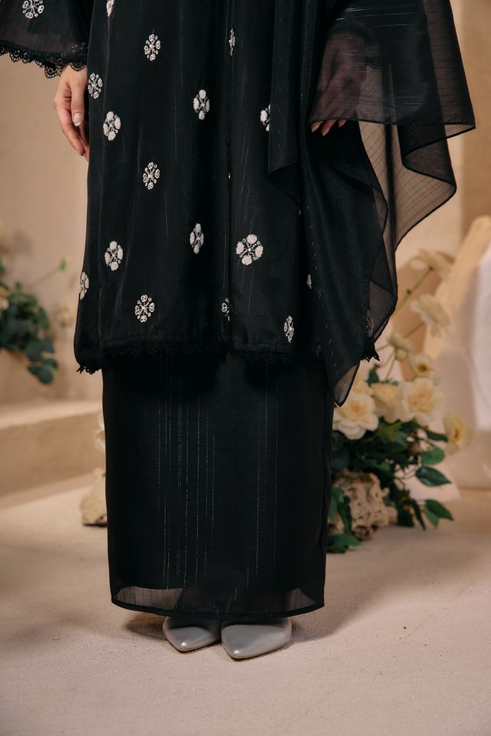 Inara in Raven Black