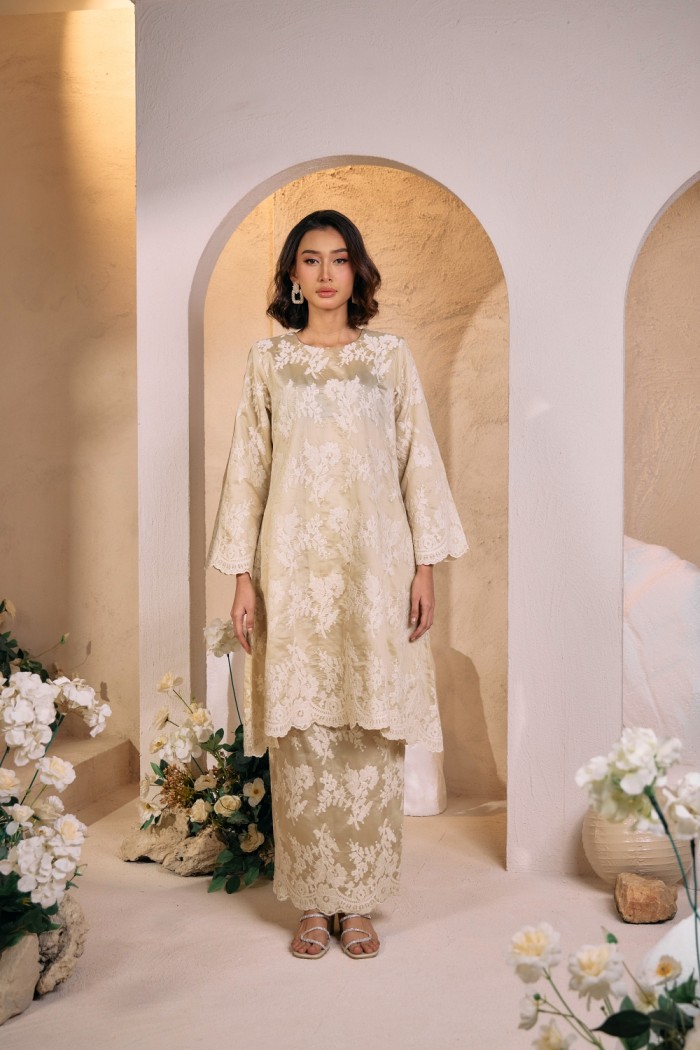 Quntom in Beige Essence