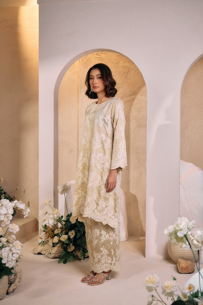 Quntom in Beige Essence