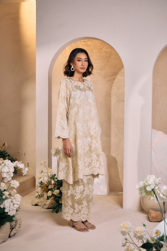 Quntom in Beige Essence