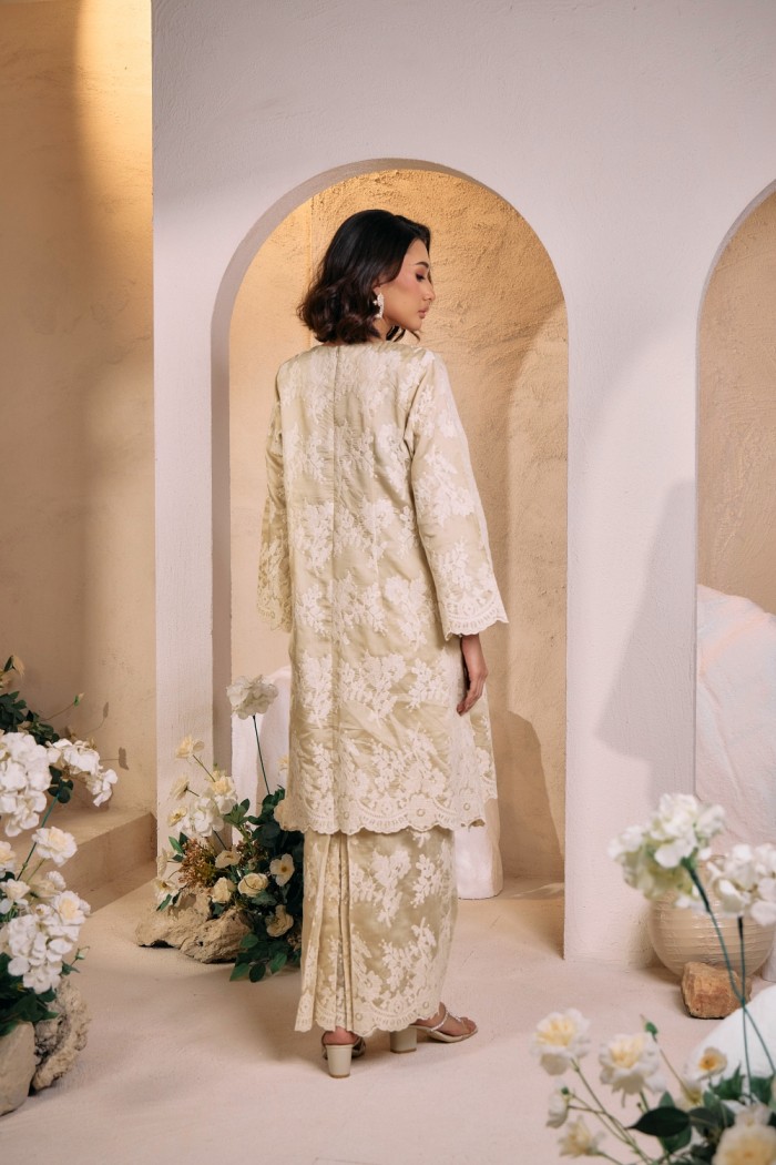Quntom in Beige Essence