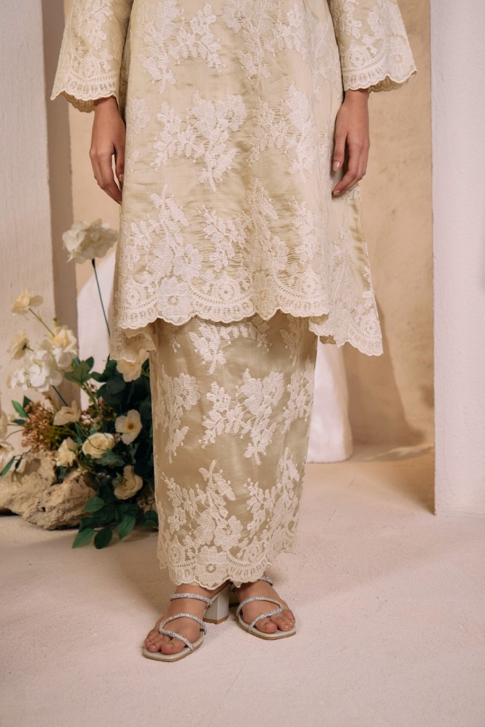 Quntom in Beige Essence